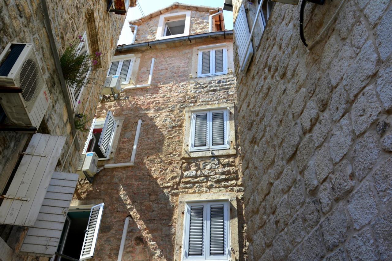 Montenegro Backpackers Home Будва Екстер'єр фото
