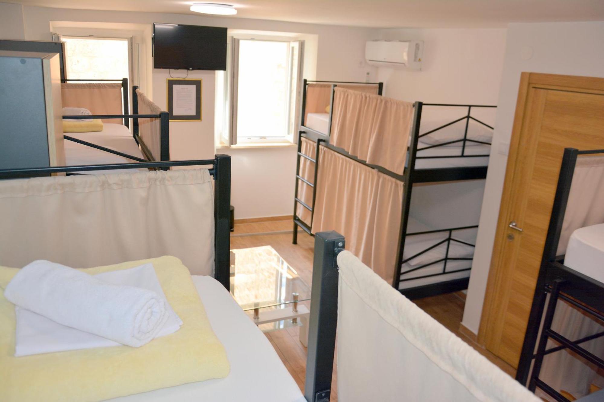 Montenegro Backpackers Home Будва Екстер'єр фото